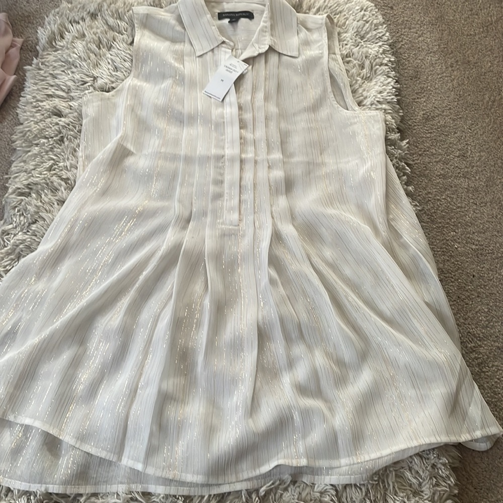 NWT size medium Banana Republic sleeveless sheet blouse cream with gold - Picture 7 of 7